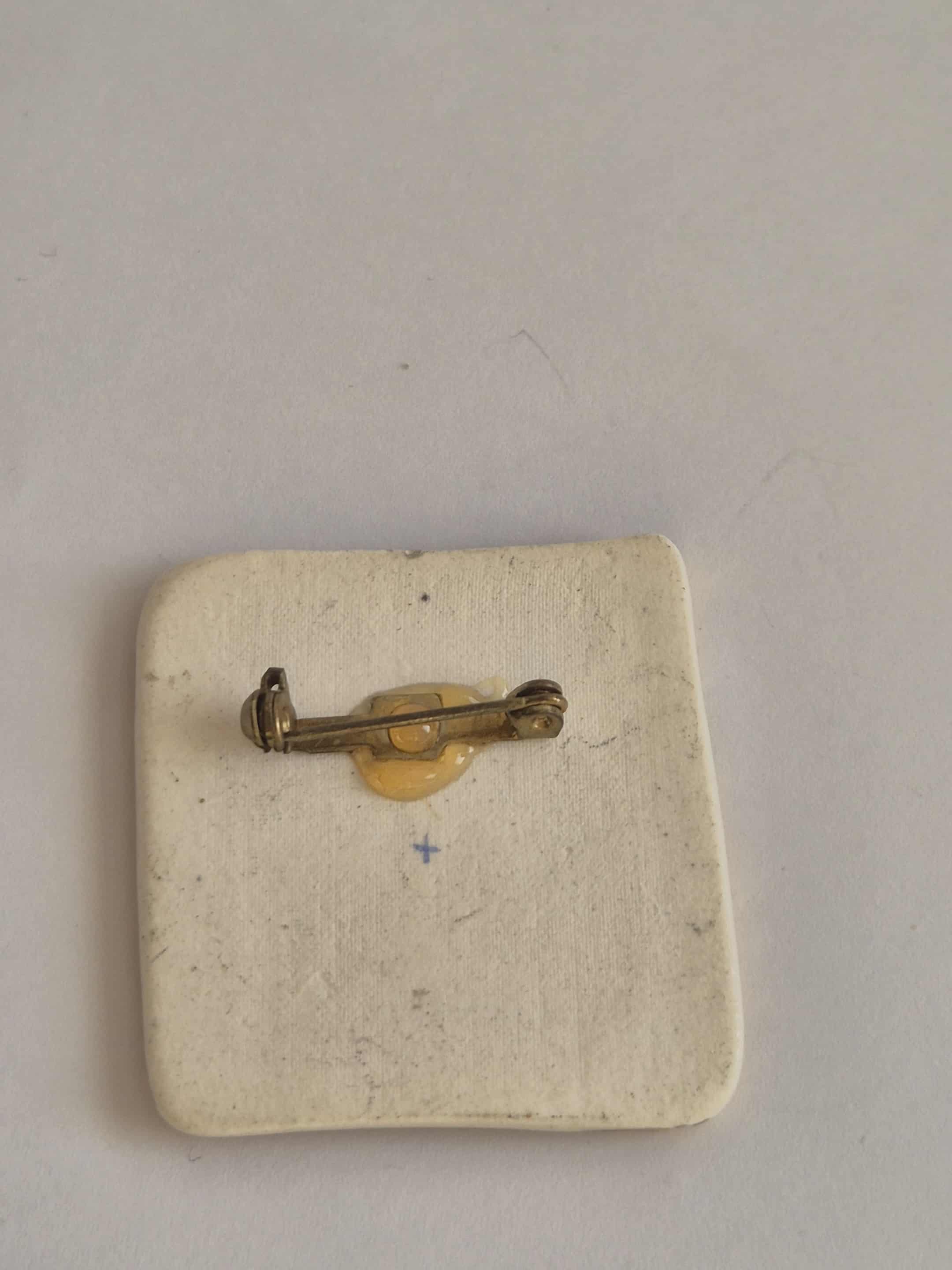 Vintažinė Porcelianinė Sagė su trimis katinais