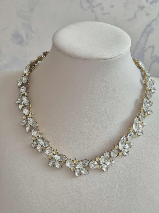 Prabangus vintažinis kaklo papuošalas su skaidriais kristalais
