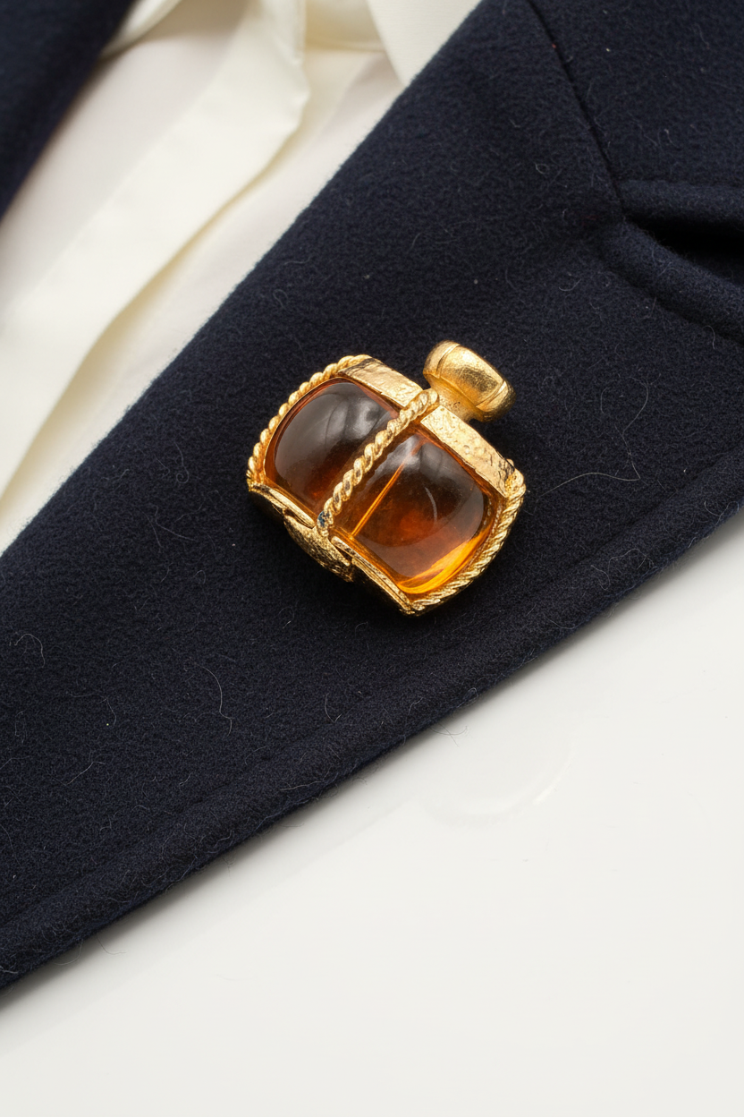 Yves Saint Laurent vintažinė sagė-pakabukas – kvepalų buteliuko formos